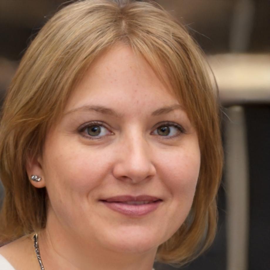 Portret Alexandra Popescu, co-fondator GreenTech Innovations